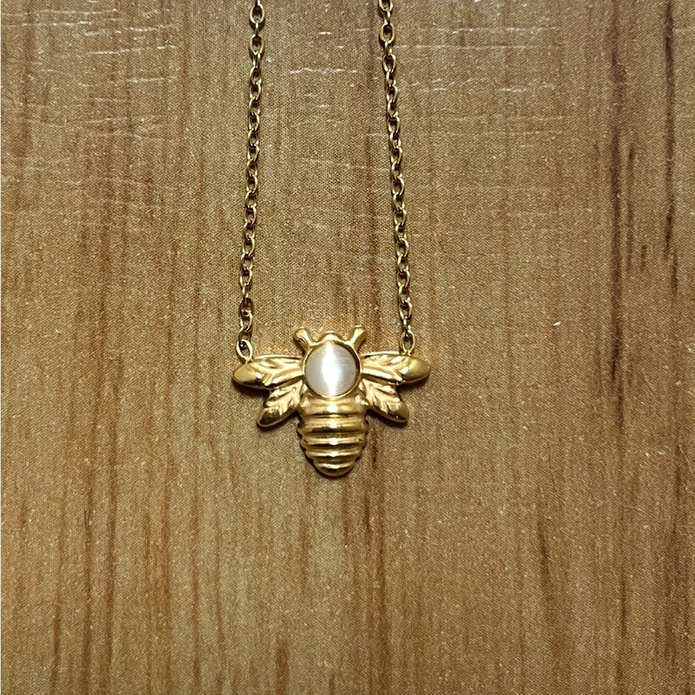 Gold Bee Pendant Necklace
Adjustable from 16 1/2 in to 18 in
Brand New